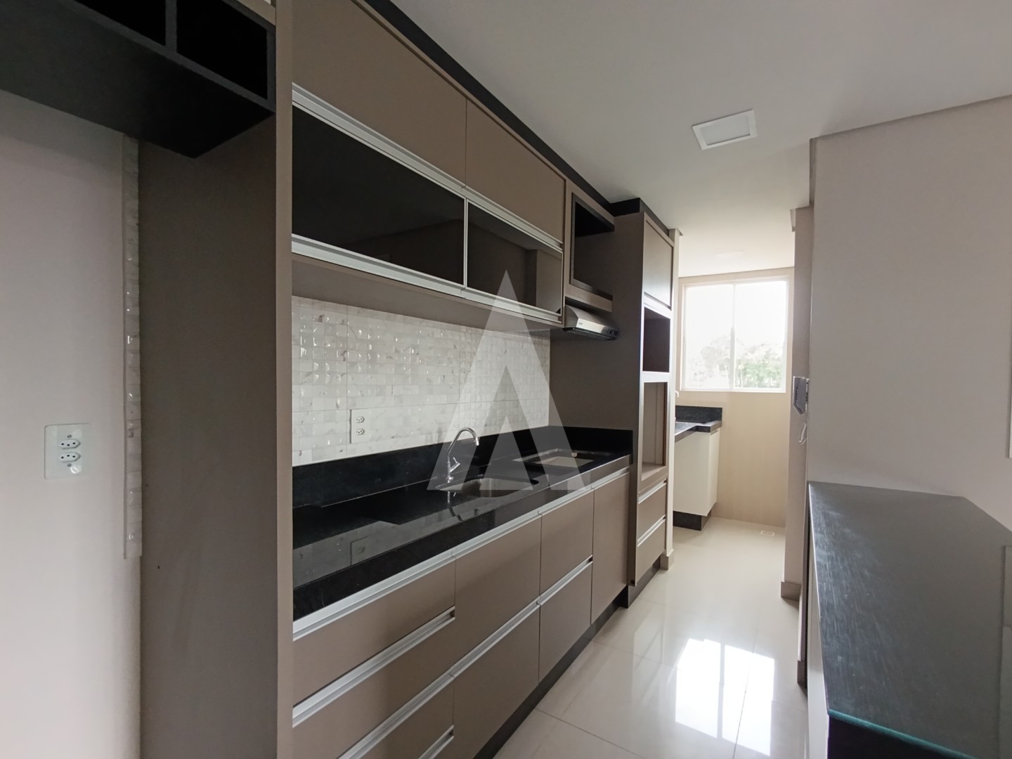 Apartamento semi mobiliado com 2 quartos, localizado no bairro Atiradores. — foto 5