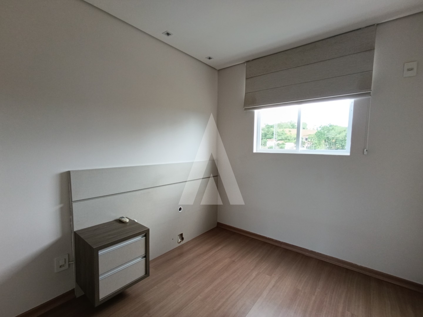 Apartamento semi mobiliado com 2 quartos, localizado no bairro Atiradores. — foto 7
