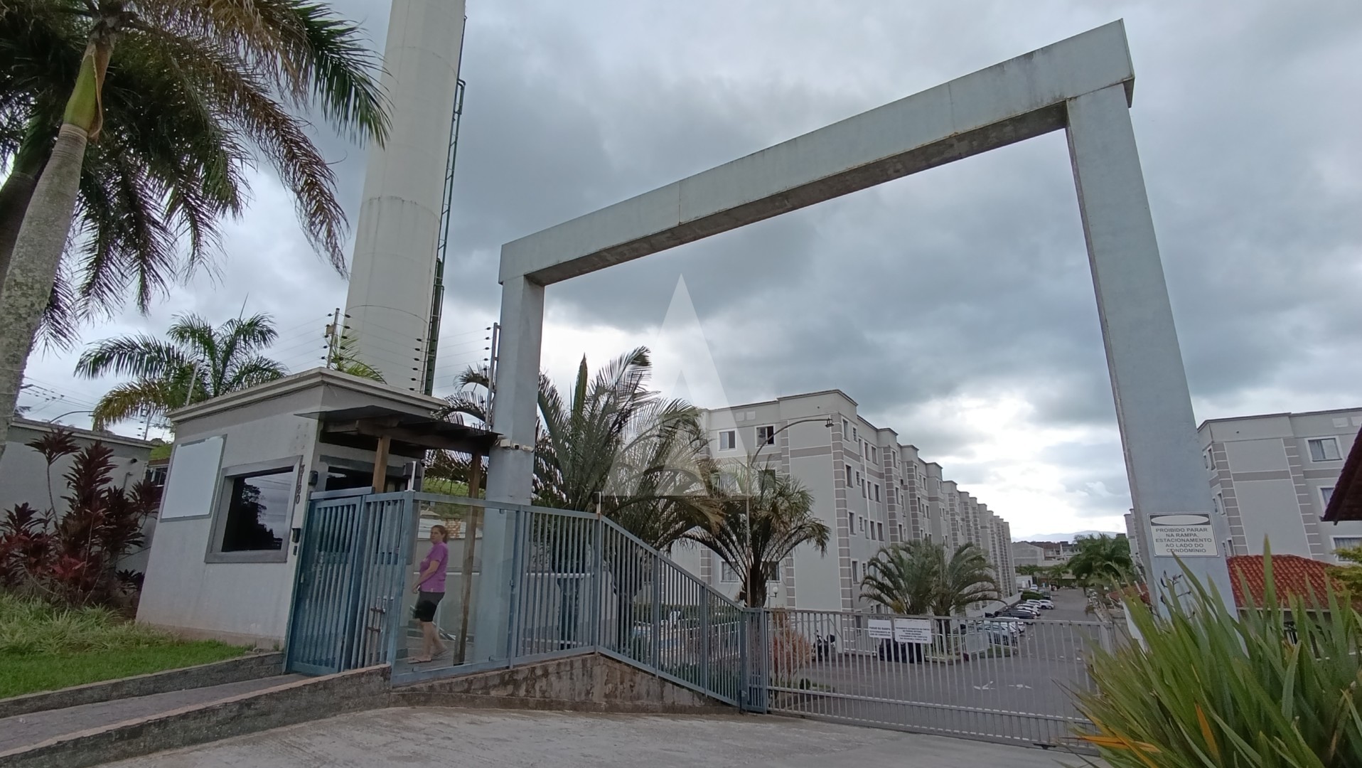 Apartamento localizado no bairro Santa Catarina, com dois quartos, uma vaga de garagem. Prédio com piscina e área de festas. - foto 1