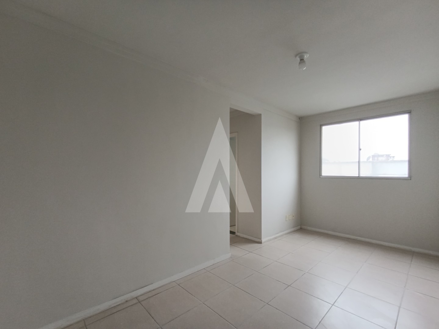 Apartamento localizado no bairro Santa Catarina, com dois quartos, uma vaga de garagem. Prédio com piscina e área de festas. — foto 2