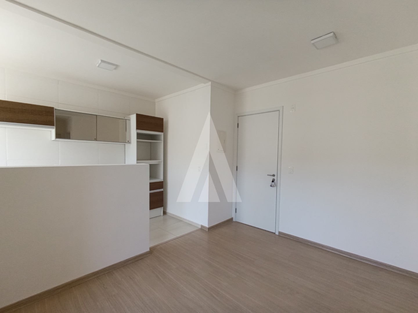 Apartamento no bairro Saguaçu com 02 quartos e cozinha com armários e 01 vaga de garagem. — foto 4