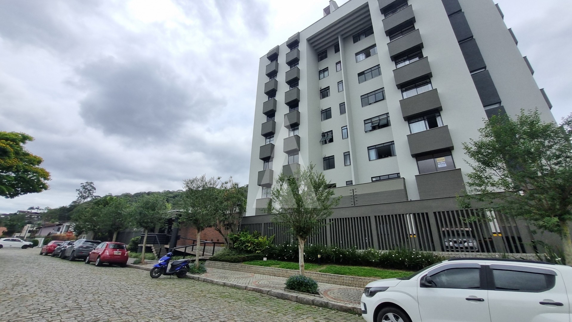 Apartamento com 2 quartos sendo 01 suíte no bairro Saguaçu. — foto 3