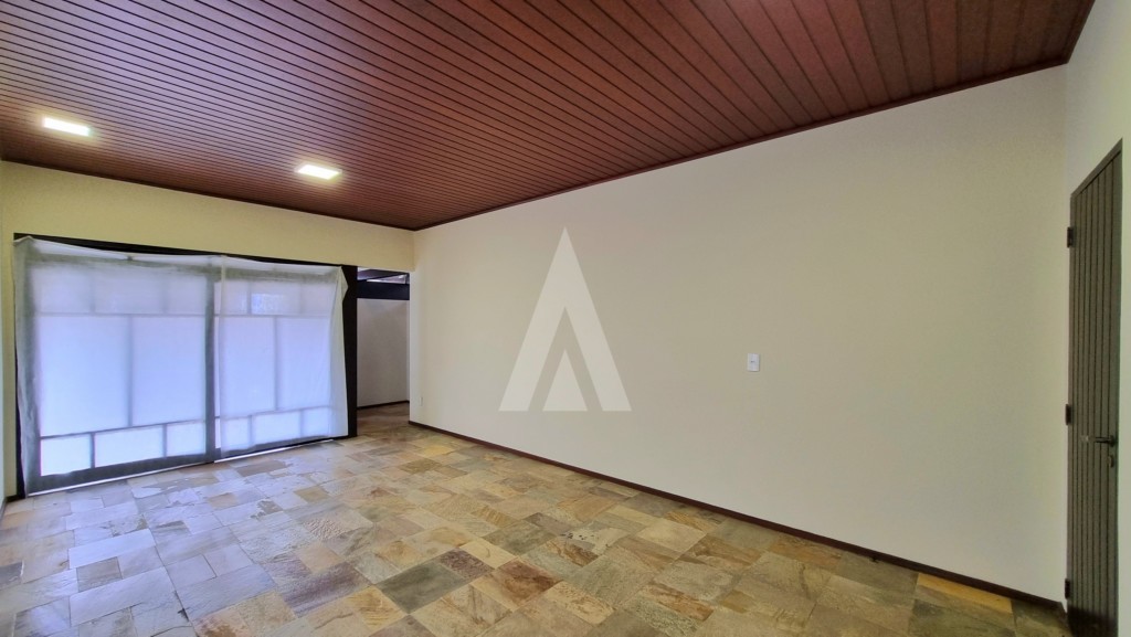 Casa Residencial no bairro Saguaçu com 3 quartos, cozinha com armários e garagem coberta para 2 carros. — foto 7