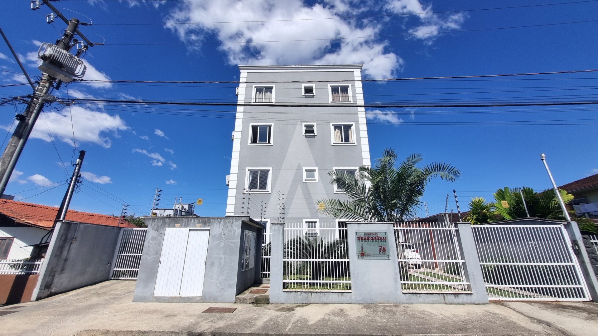 Apartamento com 01 quarto no bairro Jardim Iririú com vaga coberta. - foto 1