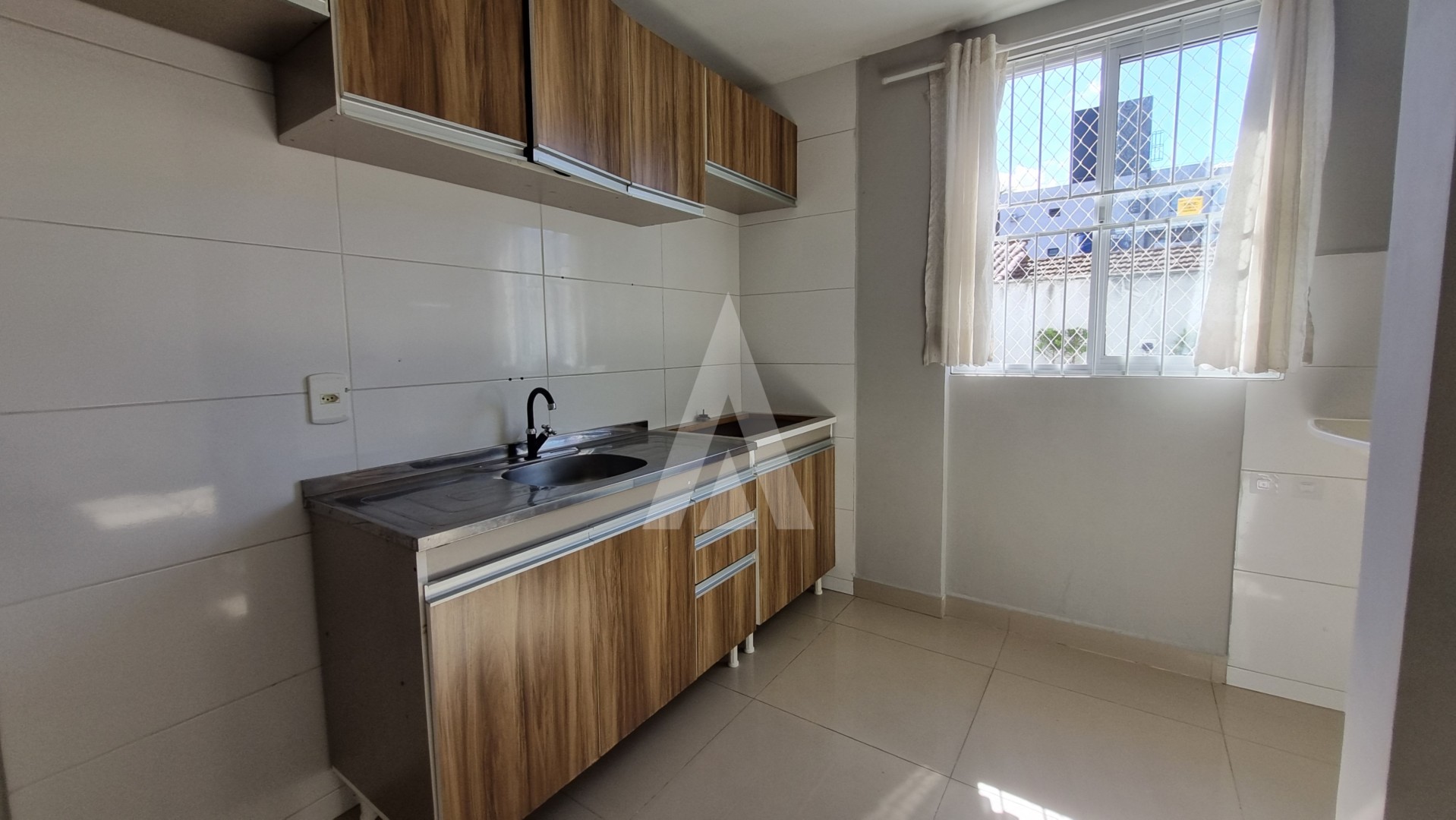 Apartamento com 01 quarto no bairro Jardim Iririú com vaga coberta. — foto 2