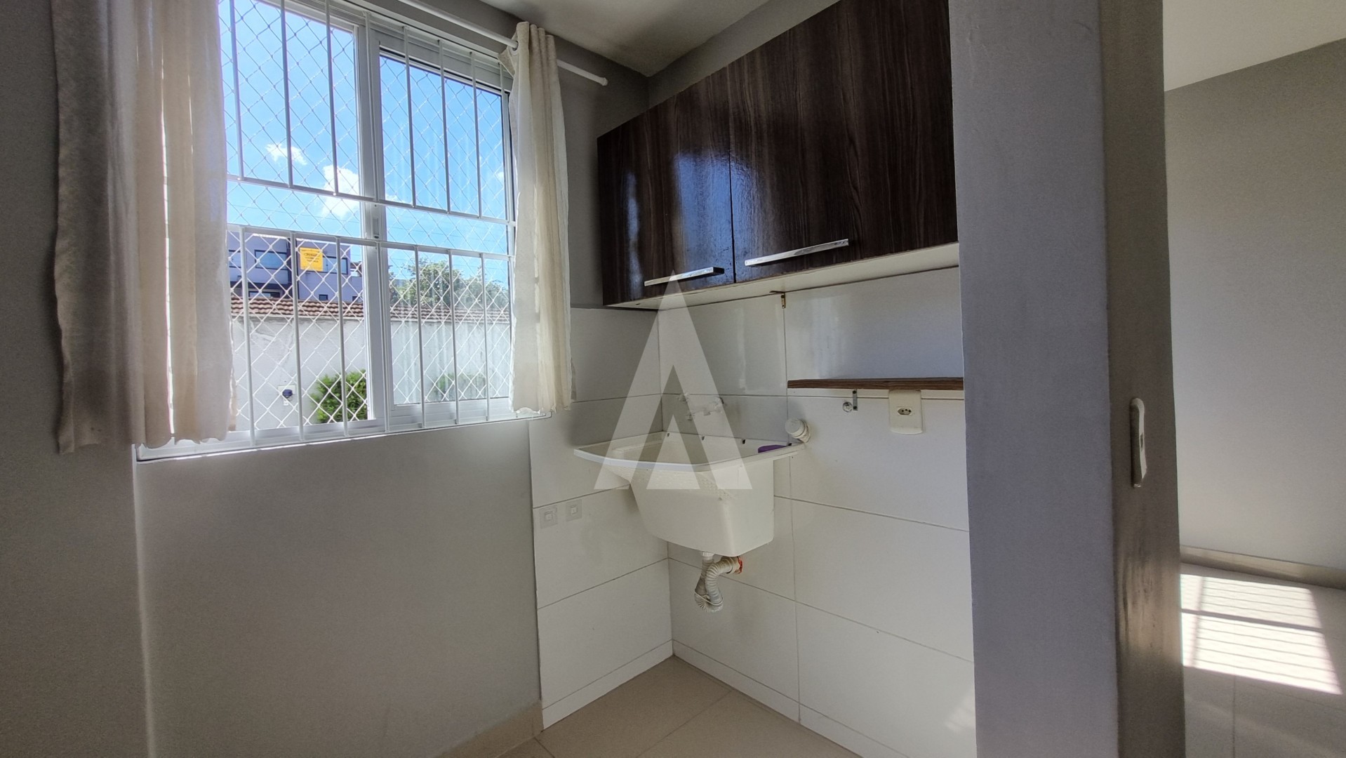 Apartamento com 01 quarto no bairro Jardim Iririú com vaga coberta. — foto 4
