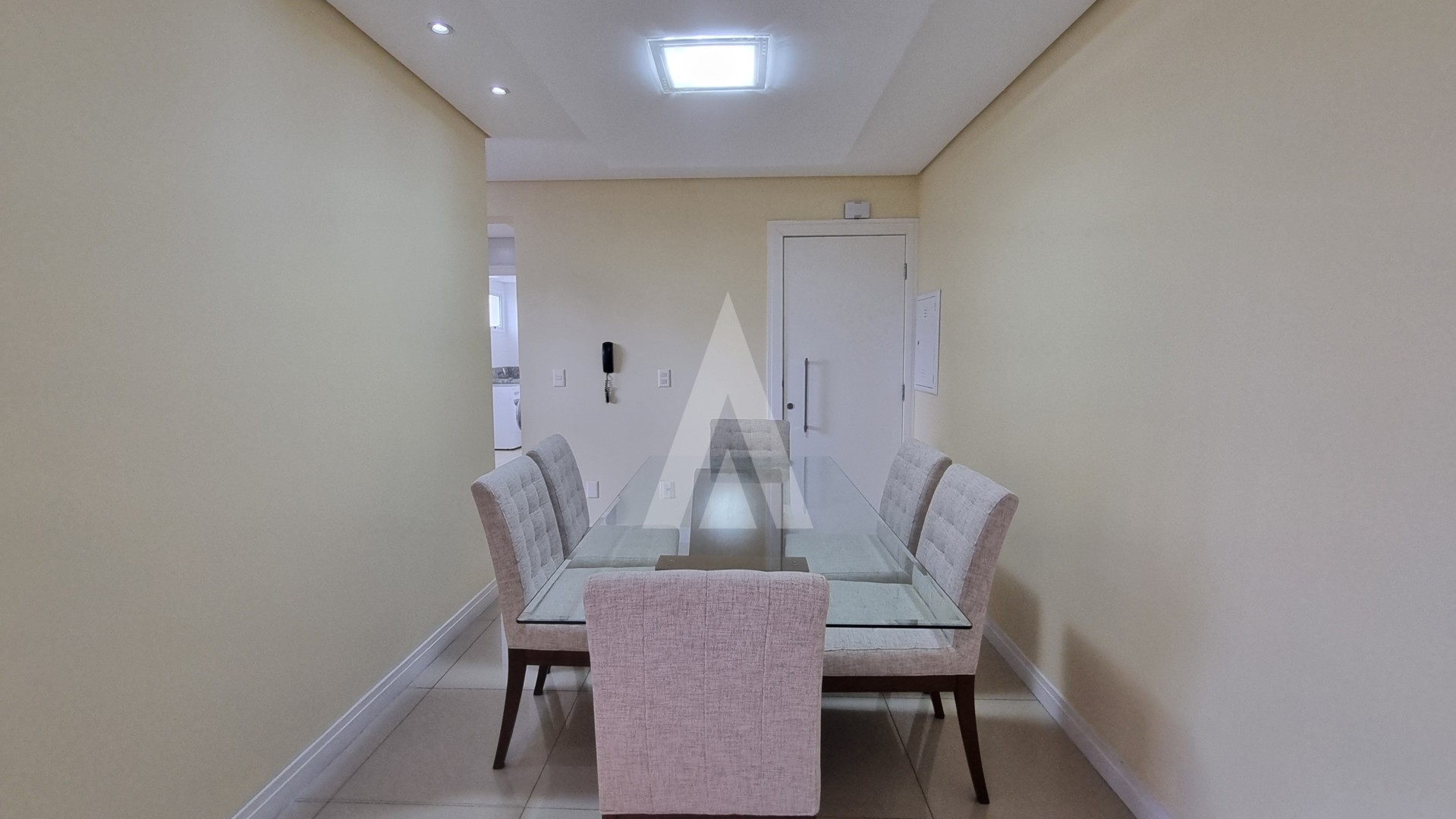 Apartamento mobiliado com 03 quartos, sendo 02 suites no Centro. — foto 6
