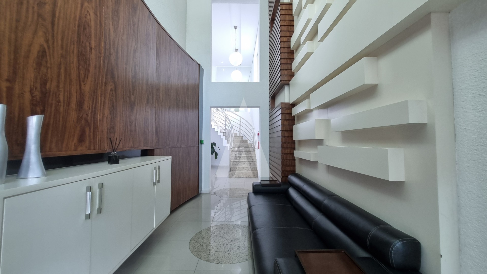 Apartamento mobiliado com 03 quartos, sendo 02 suites no Centro. — foto 4