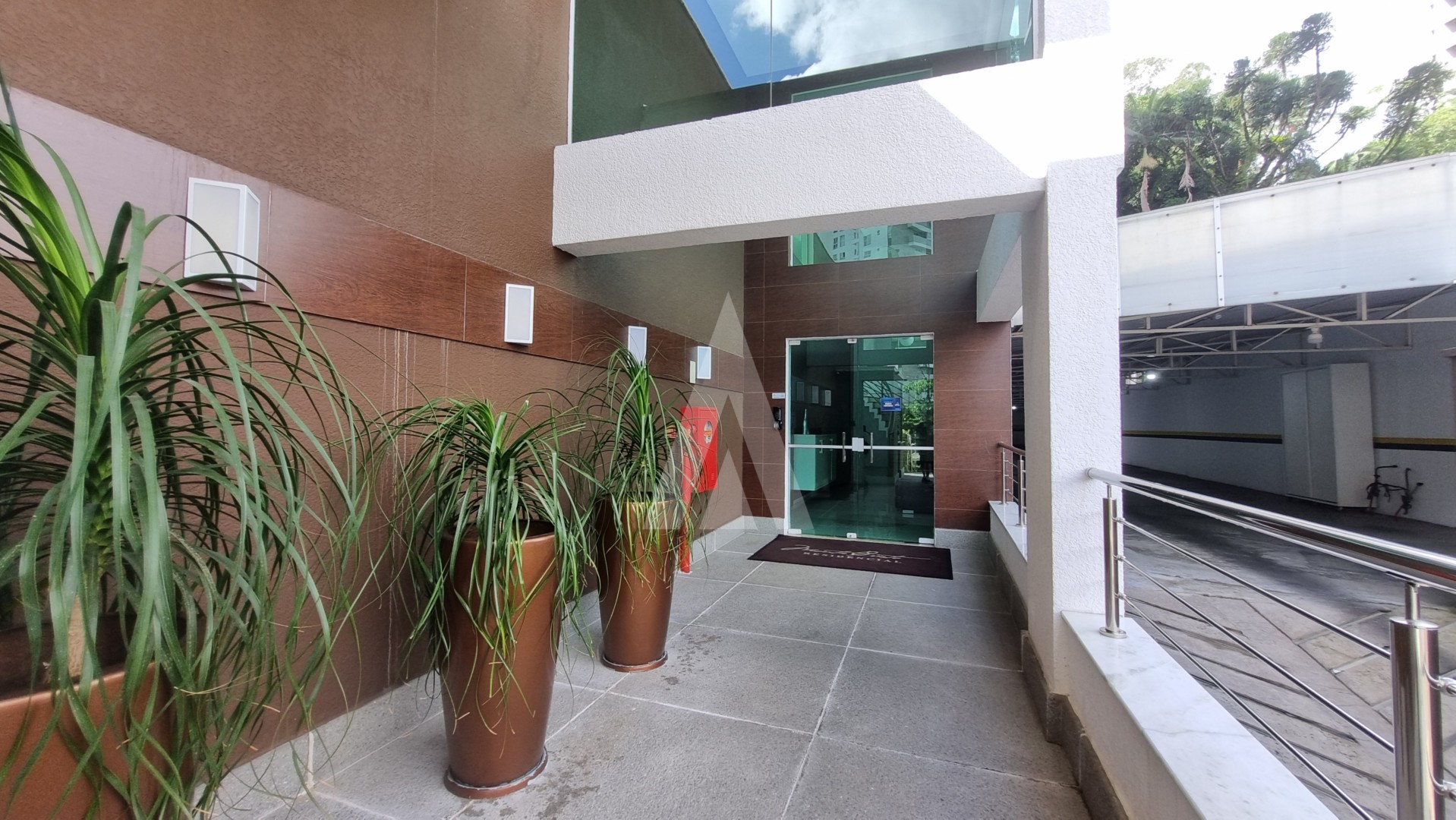 Apartamento mobiliado com 03 quartos, sendo 02 suites no Centro. — foto 3