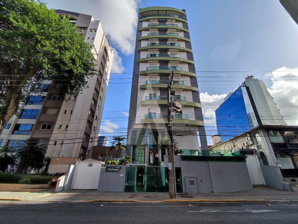 Apartamento no bairro Centro com 2 suítes, cozinha e quartos com armários, sacada com churrasqueira, elevador e vaga de garagem - foto 1