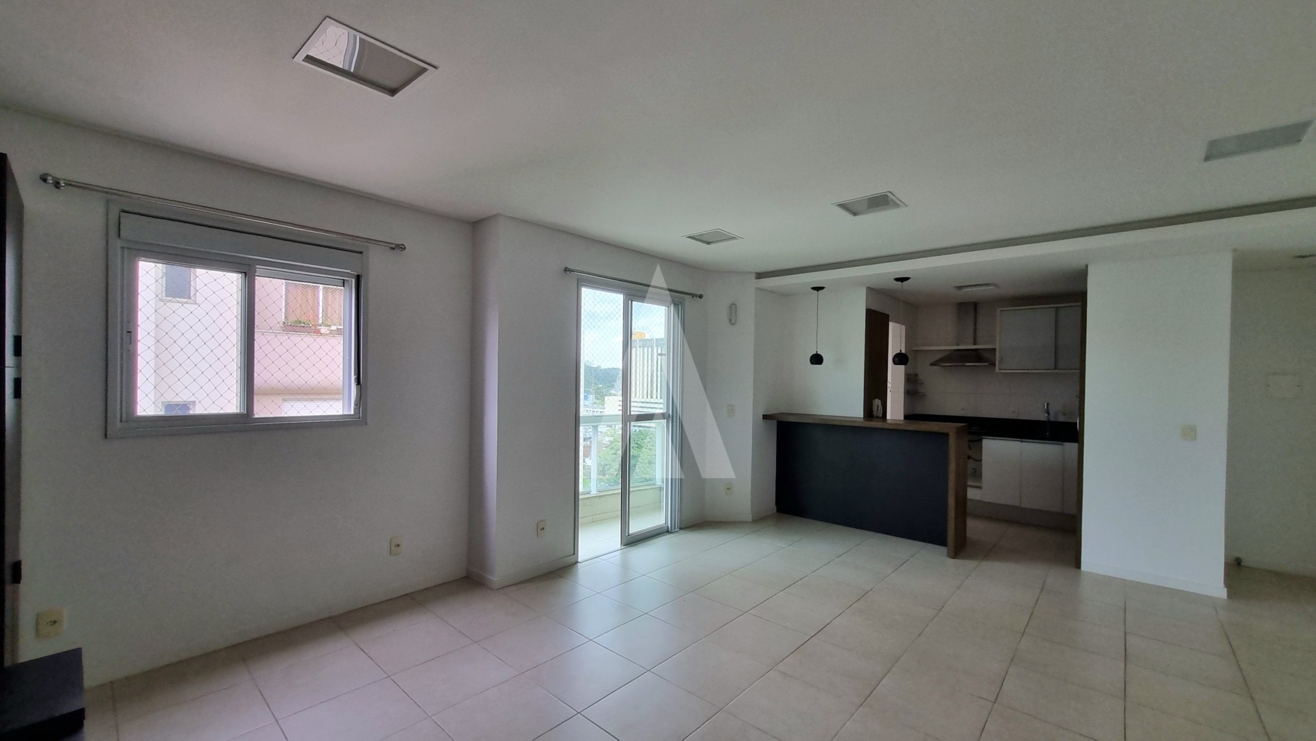 Apartamento no bairro Centro com 2 suítes, cozinha e quartos com armários, sacada com churrasqueira, elevador e vaga de garagem — foto 5