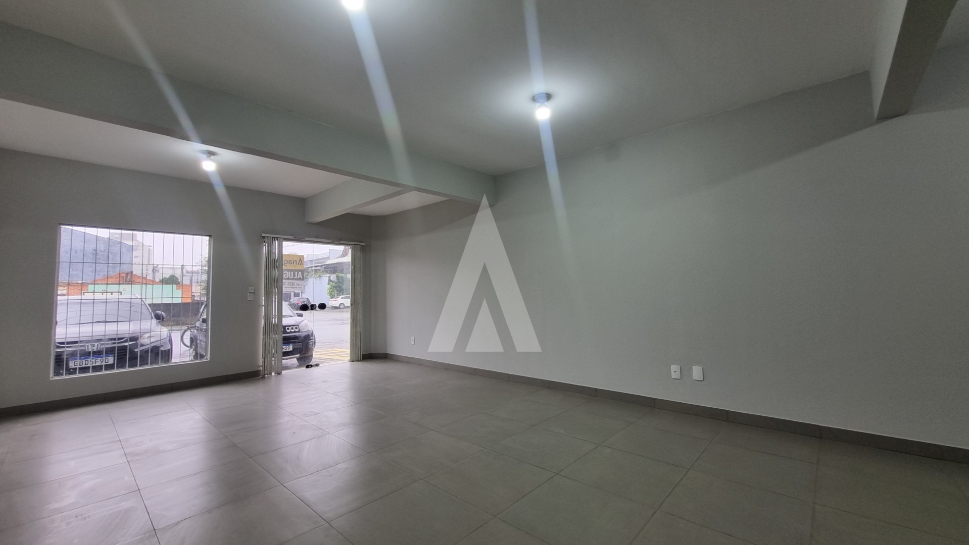 Loja no bairro Comasa com aproximadamente 41m e 1 lavabo interno e uma área externa com 4 vagas rotativas de estacionamento. — foto 6