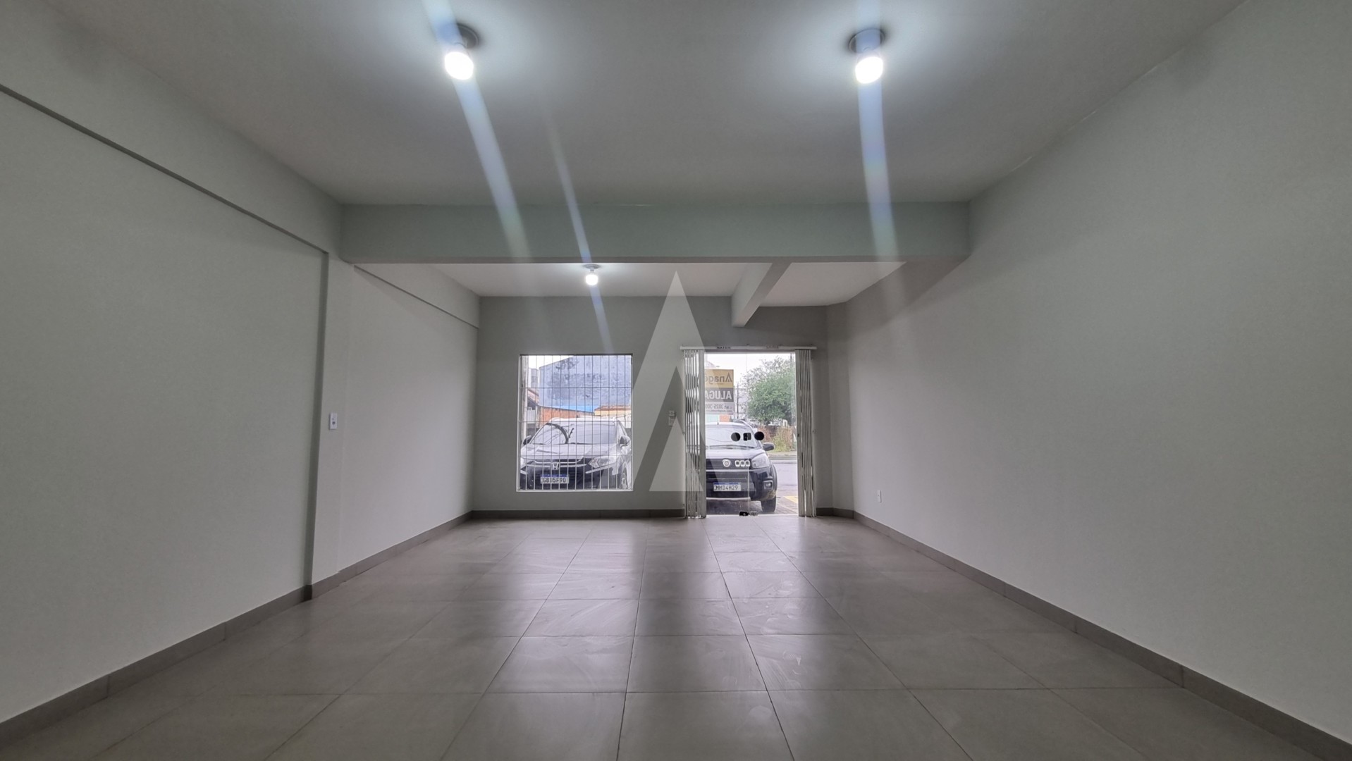 Loja no bairro Comasa com aproximadamente 41m e 1 lavabo interno e uma área externa com 4 vagas rotativas de estacionamento. — foto 7
