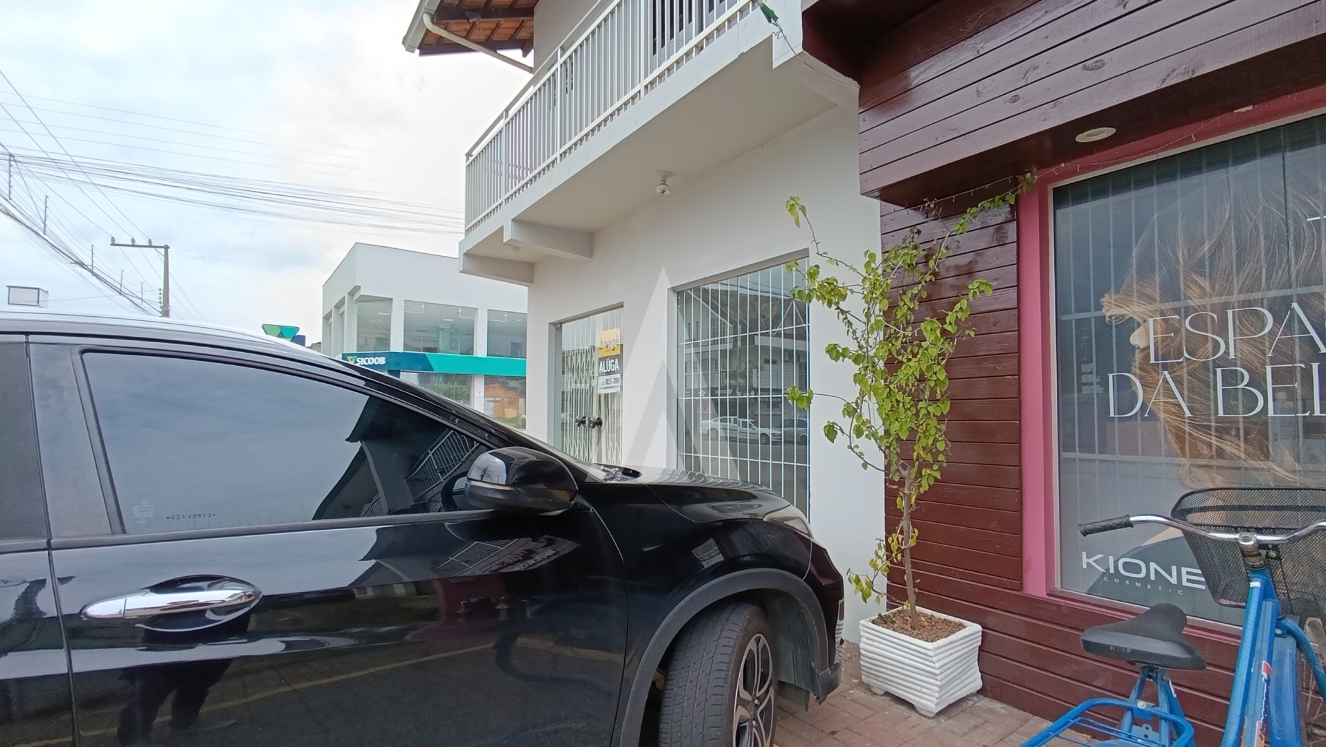Loja no bairro Comasa com aproximadamente 41m e 1 lavabo interno e uma área externa com 4 vagas rotativas de estacionamento. — foto 2