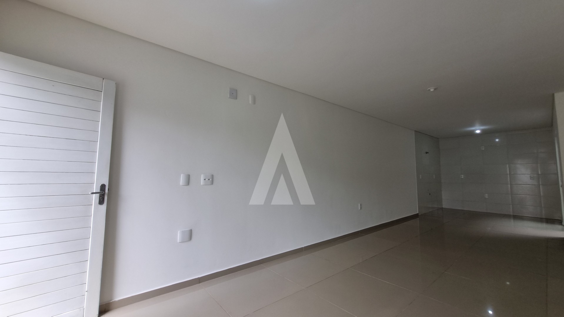 Geminado no bairro Itaum com 2 quartos e uma vaga de garagem. — foto 3