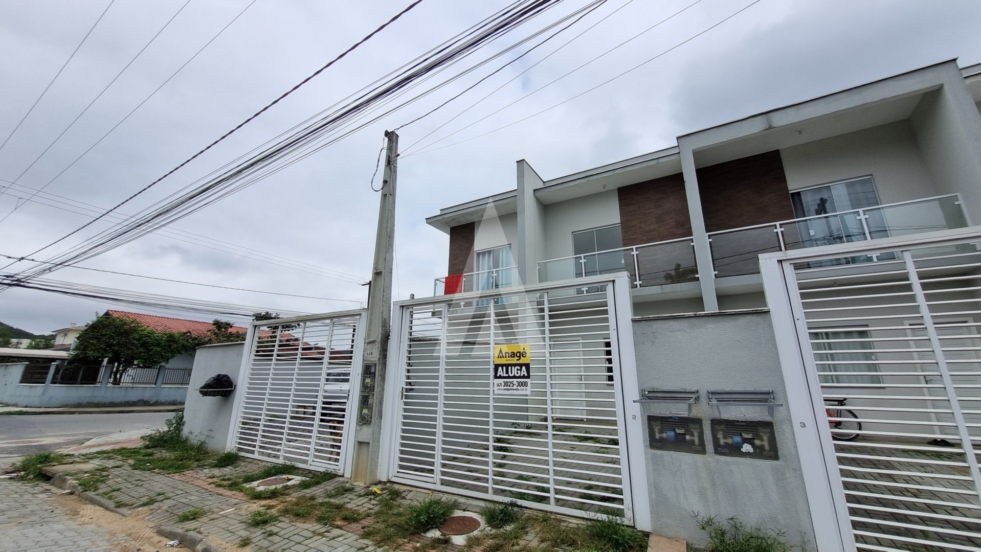 Geminado no bairro Itaum com 2 quartos e uma vaga de garagem. — foto 2