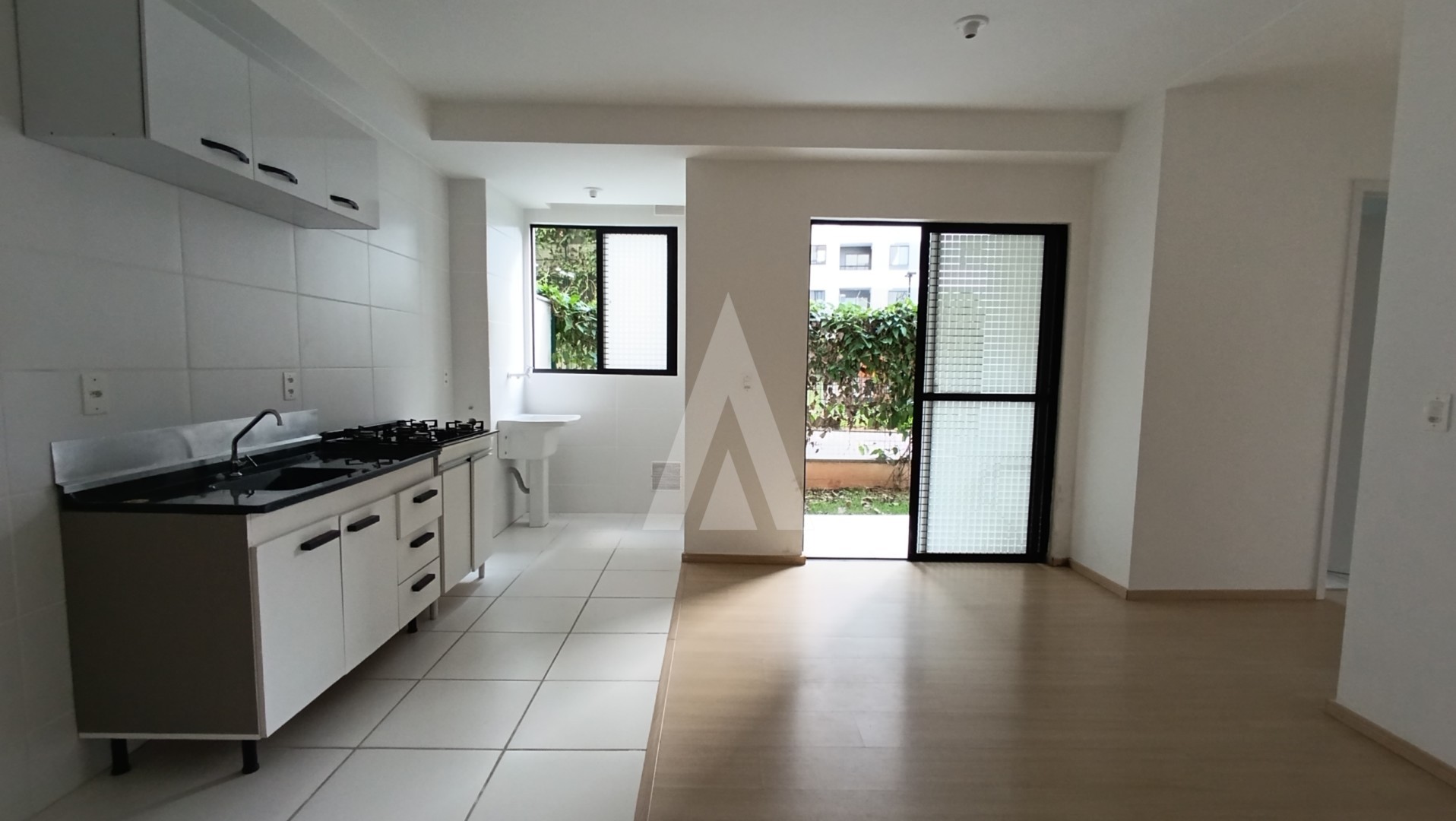 Apartamento com 02 quartos, localizado no bairro Costa e Silva. — foto 3