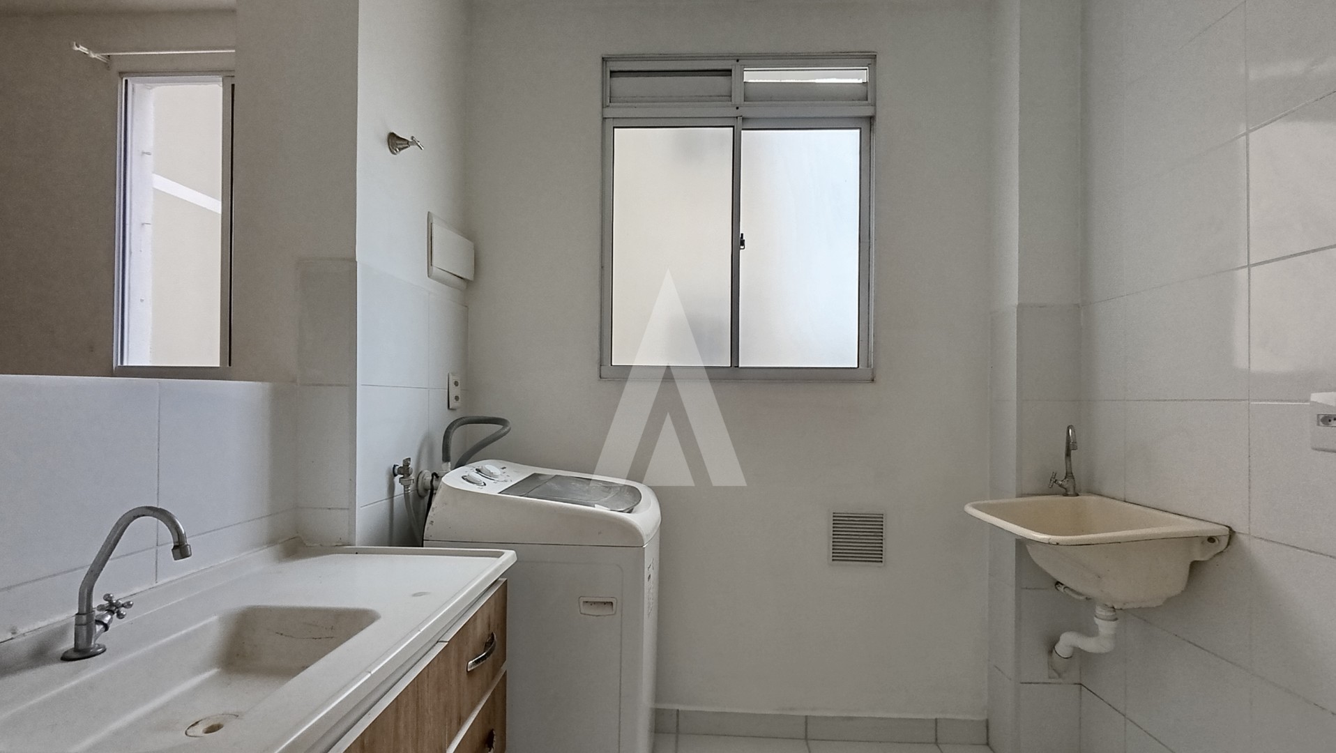 Apartamento no bairro Vila Nova, com 2 quartos e 1 vaga de garagem. — foto 7