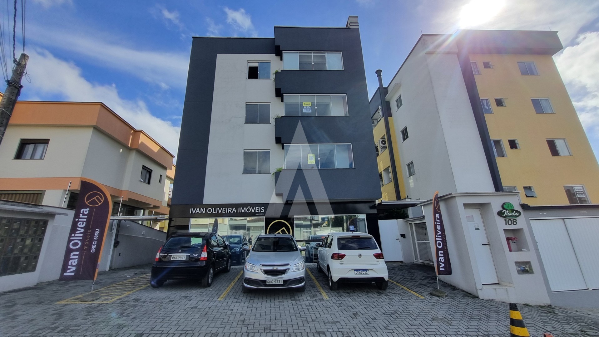 Apartamento no bairro Costa e Silva com 02 quartos, sendo 01 suíte, cozinha com armários e 01 vaga de garagem. - foto 1