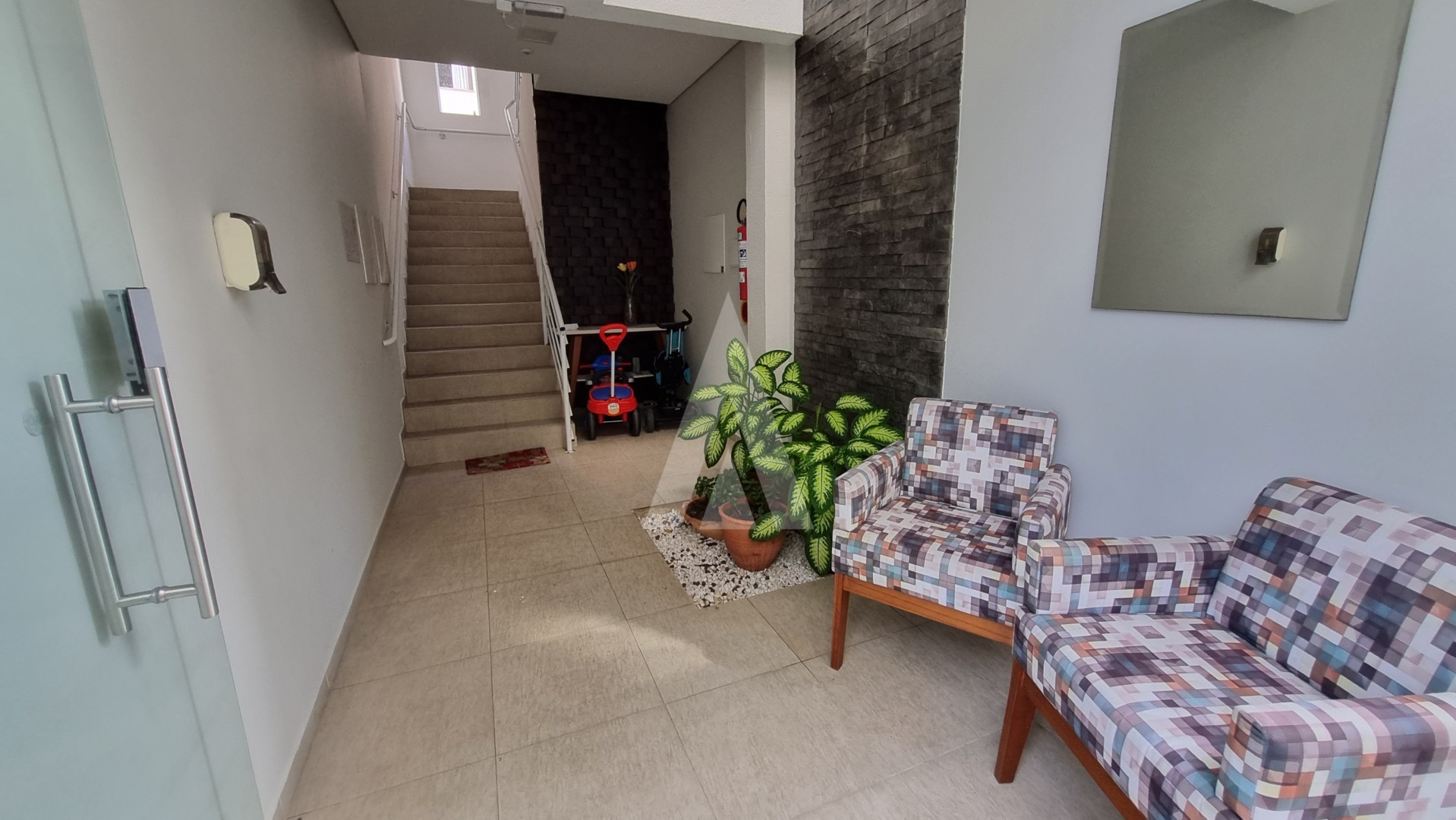 Apartamento no bairro Costa e Silva com 02 quartos, sendo 01 suíte, cozinha com armários e 01 vaga de garagem. — foto 2