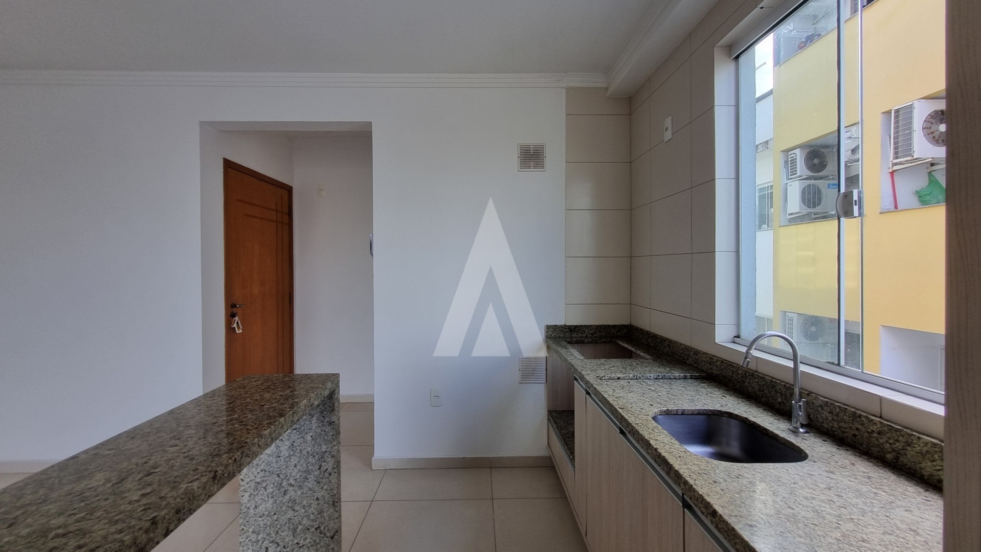 Apartamento no bairro Costa e Silva com 02 quartos, sendo 01 suíte, cozinha com armários e 01 vaga de garagem. — foto 7