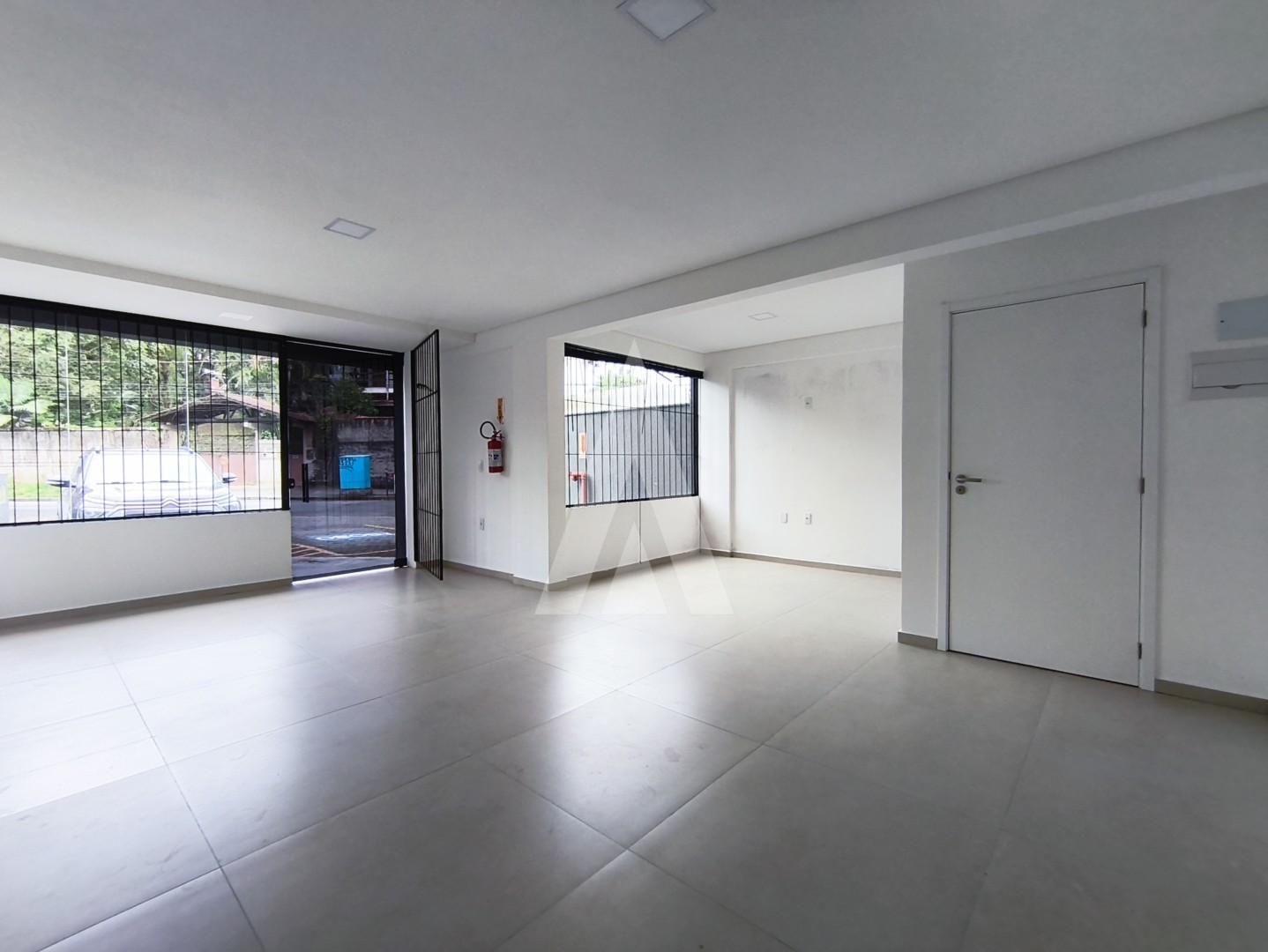 LOJA COMERCIAL COM 43,45 M NO COSTA E SILVA COM 02 VAGAS DE ESTACIONAMENTE FRONTAL — foto 4