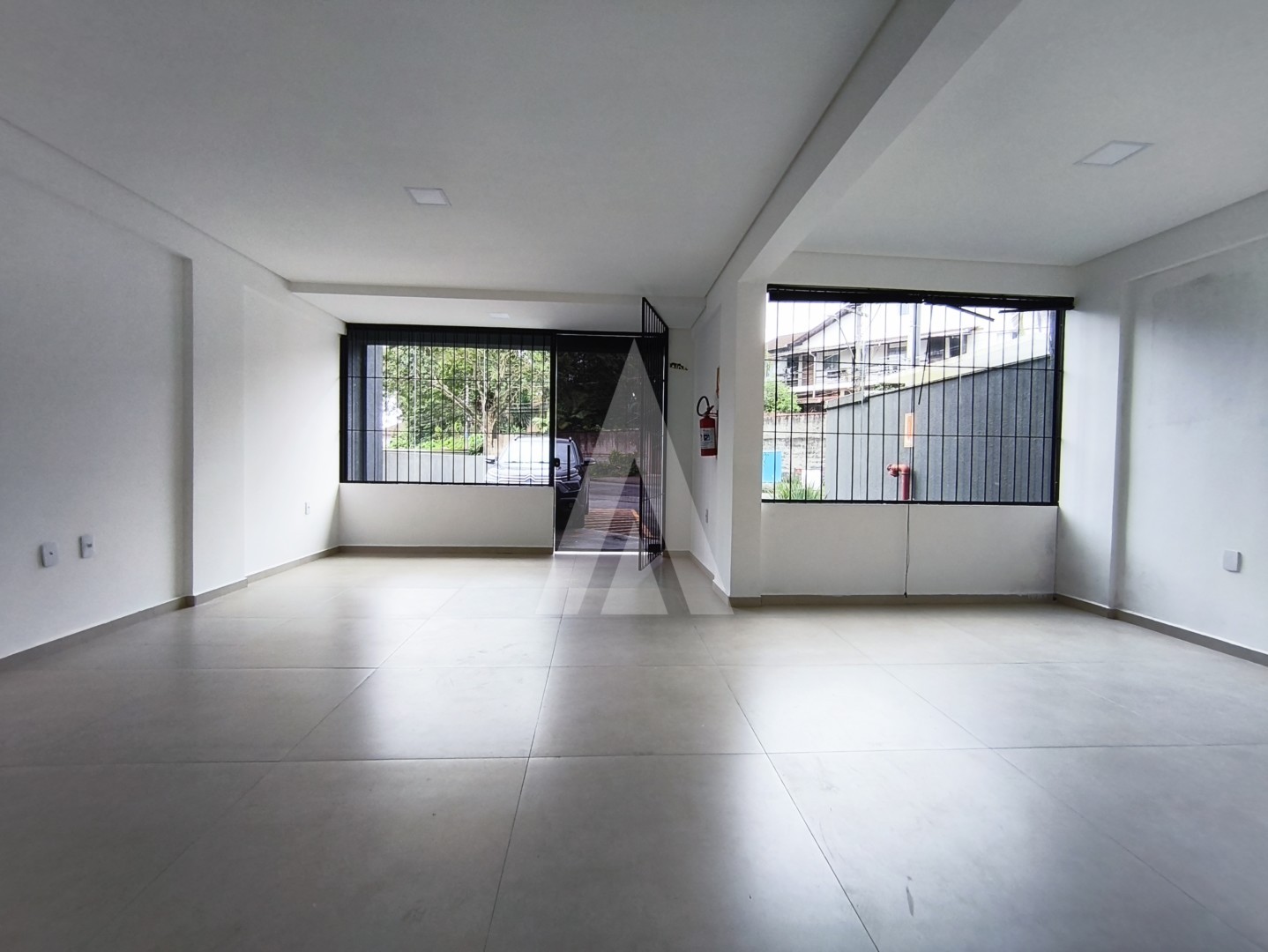 LOJA COMERCIAL COM 43,45 M NO COSTA E SILVA COM 02 VAGAS DE ESTACIONAMENTE FRONTAL — foto 5