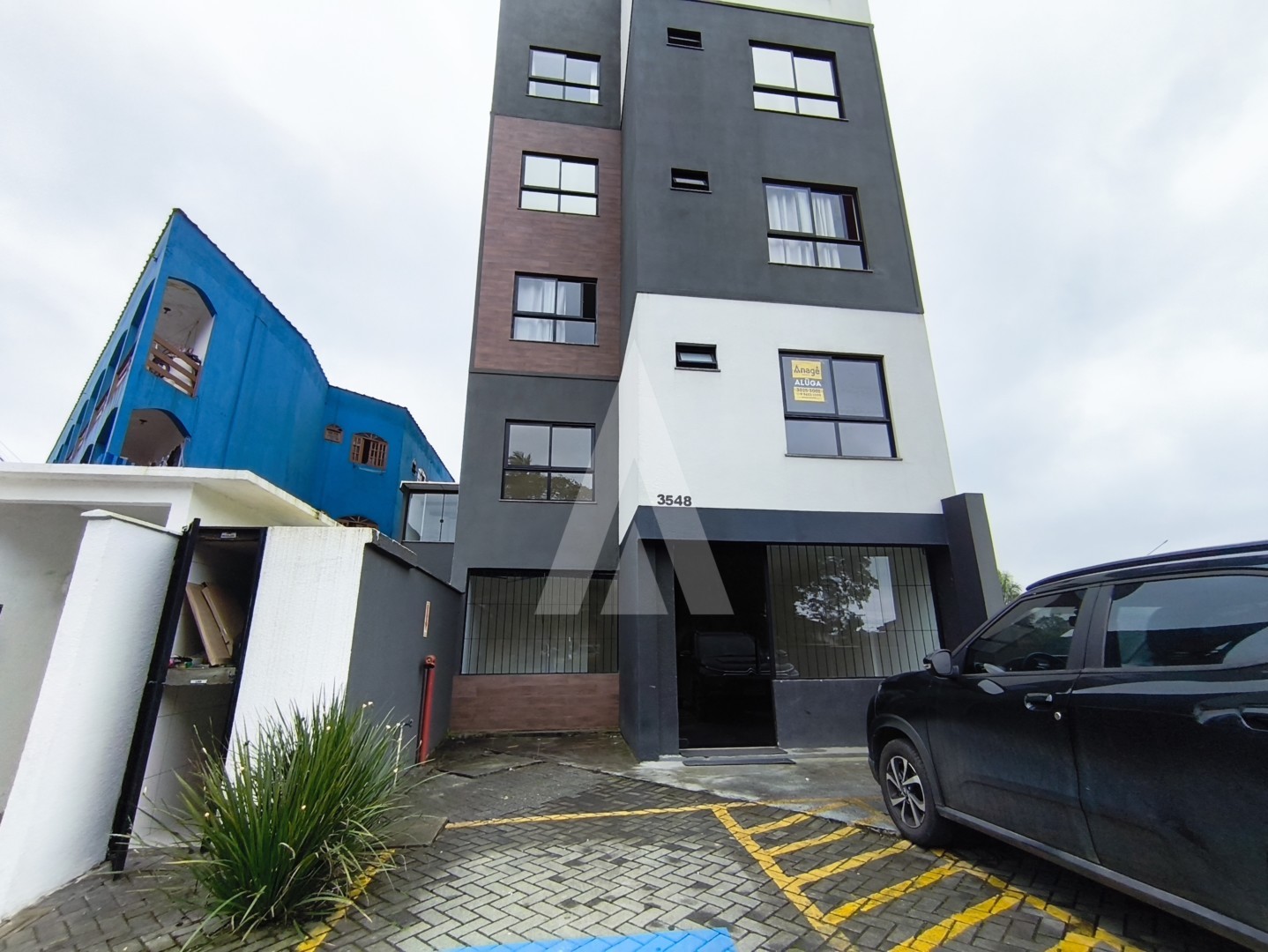 LOJA COMERCIAL COM 43,45 M NO COSTA E SILVA COM 02 VAGAS DE ESTACIONAMENTE FRONTAL - foto 1