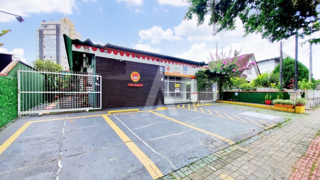 Casa comercial com cozinha, depósito e 18 salas e 6 lavabos. - foto 1