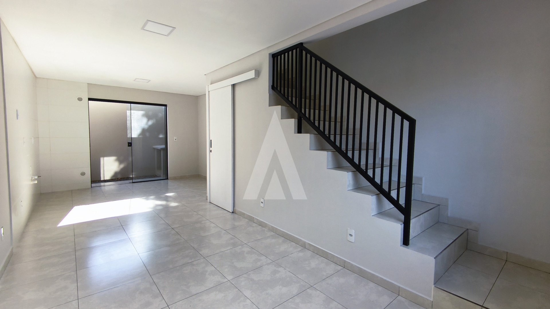 Geminado com 2 quartos, churrasqueira e 1 vaga de garagem no bairro Comasa. — foto 4