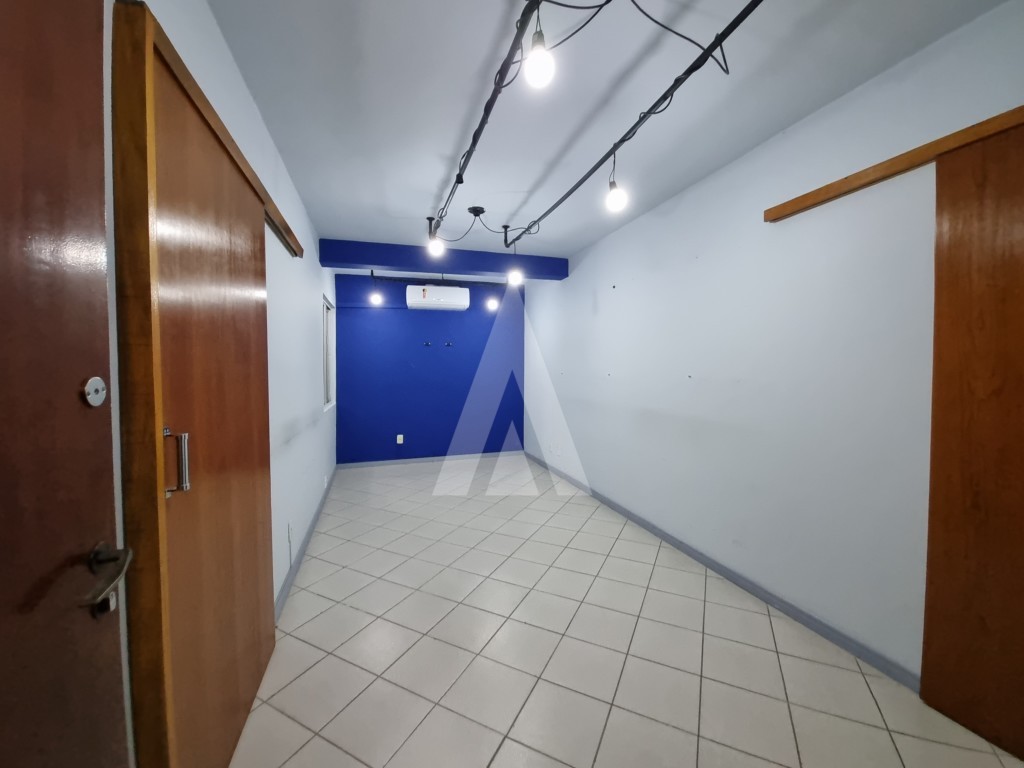 Sala comercial com cerca de 20m e 1 lavabo no bairro Centro. — foto 4
