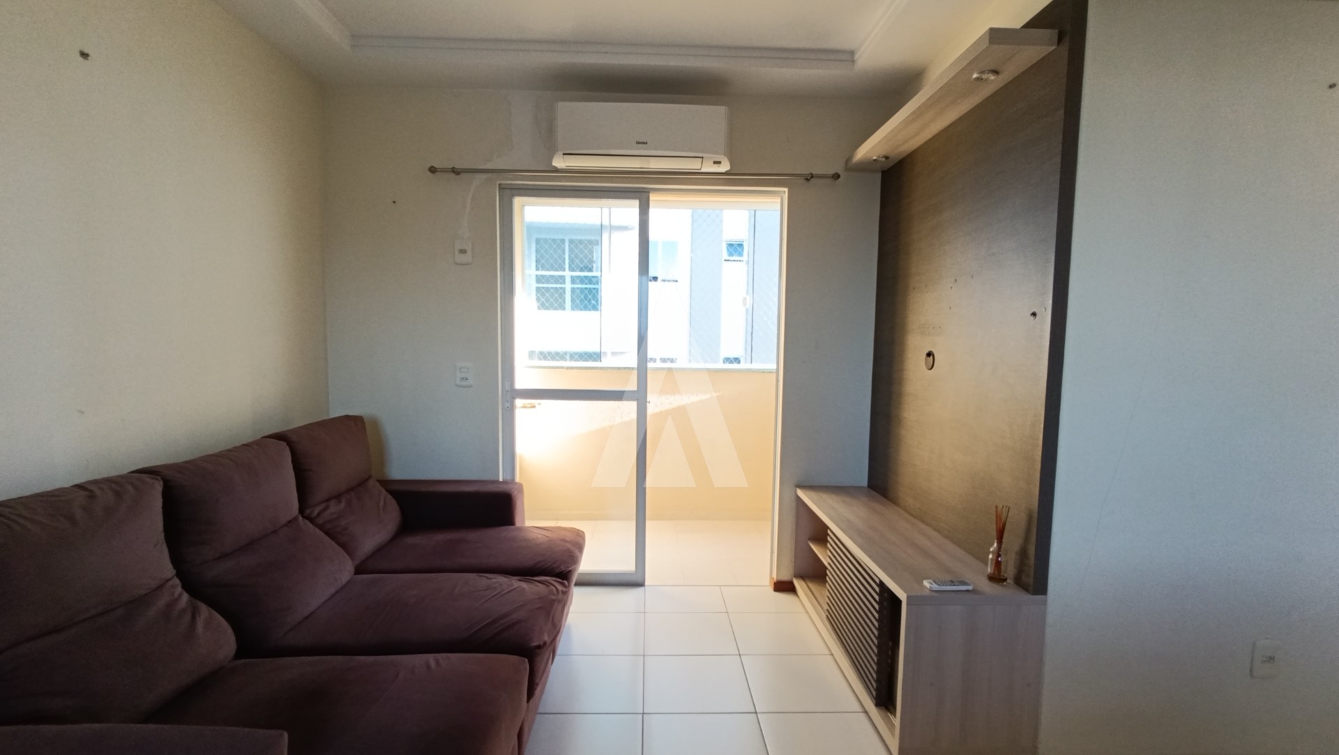 Apartamento mobiliado localizado no bairro Costa e Silva, composto por dois quartos, sendo 01 suíte. — foto 2