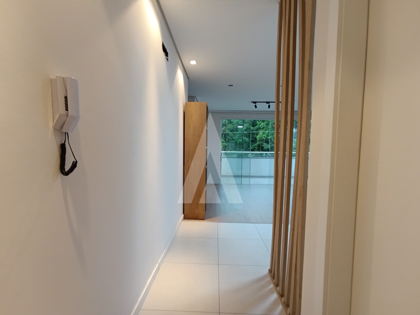 Apartamento bairro Saguaçu, 2 dormitórios, sendo 1 suíte — foto 3