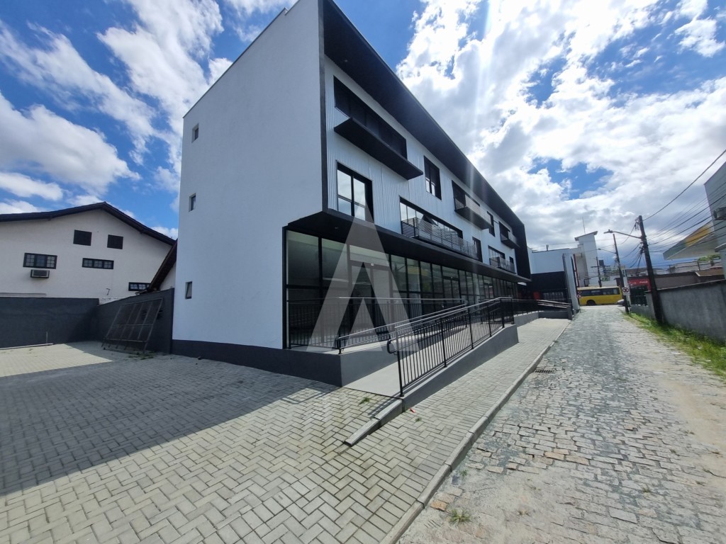 Sala com 36m, 1 lavabo e vagas de estacionamento rotativo. - foto 1