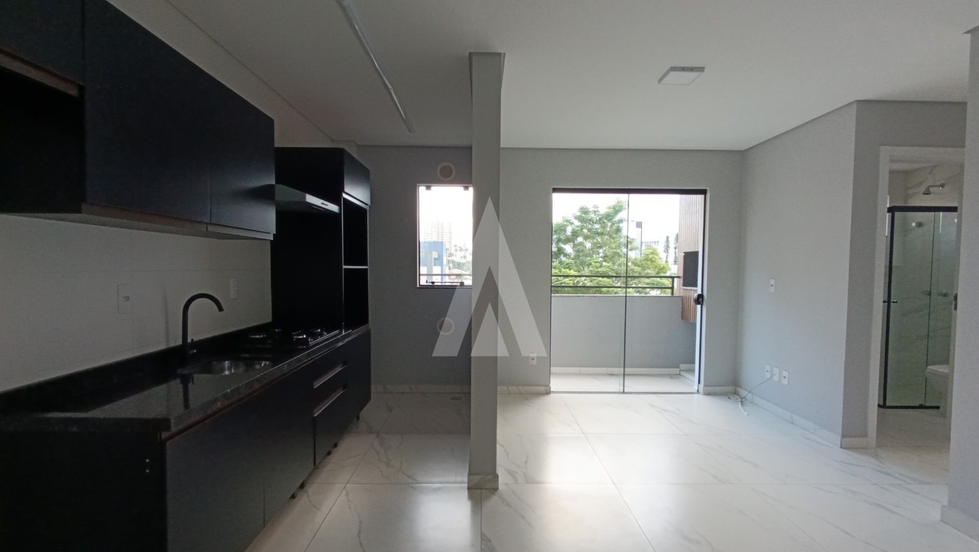 Apartamento localizado no bairro Saguaçu, composto por dois quartos, sendo um deles suíte. — foto 2