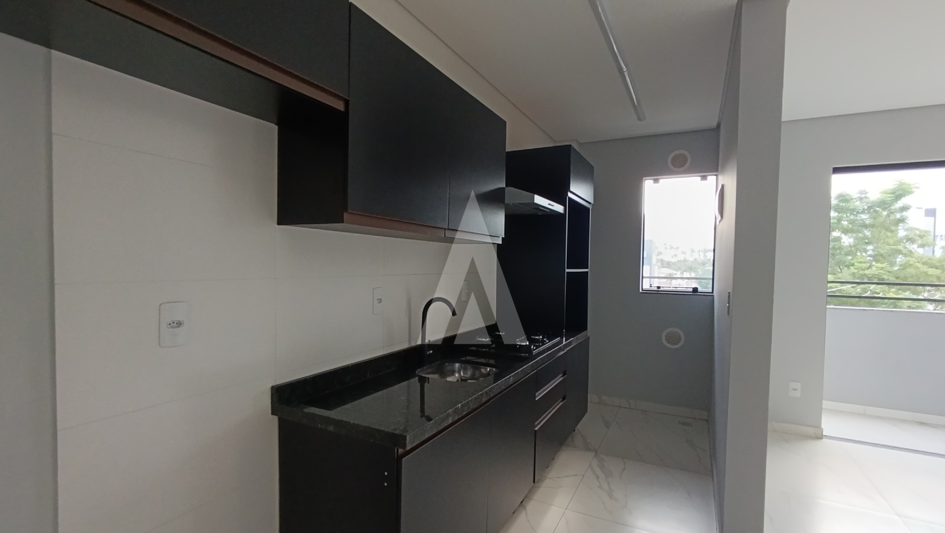 Apartamento localizado no bairro Saguaçu, composto por dois quartos, sendo um deles suíte. — foto 3