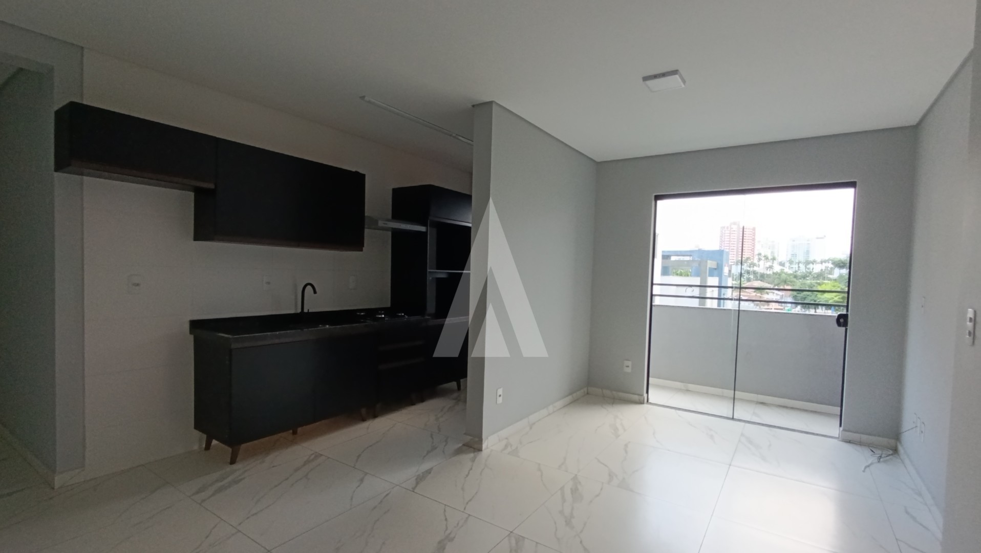 Apartamento localizado no bairro Saguaçu, composto por dois quartos, sendo um deles suíte. — foto 5