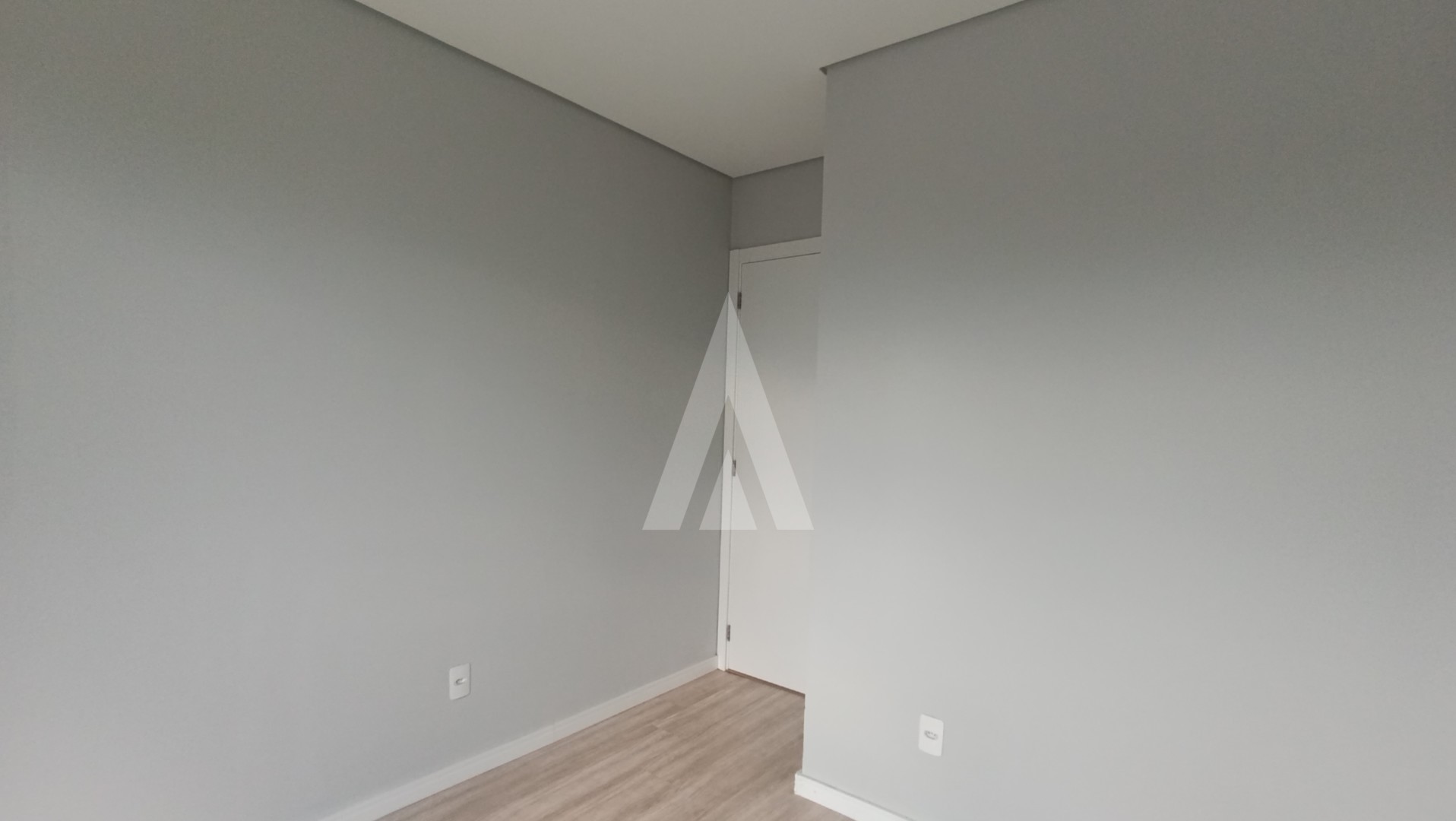 Apartamento localizado no bairro Saguaçu, composto por dois quartos, sendo um deles suíte. — foto 6