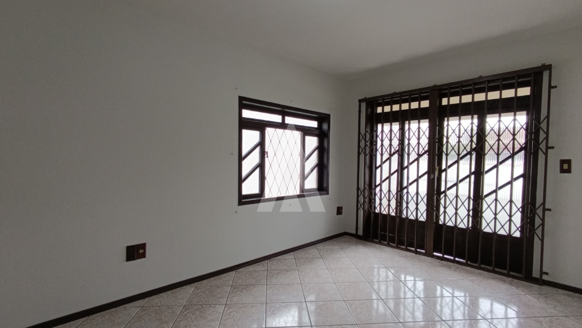 Casa localizada no bairro Aventureiro, composta por dois quartos, varanda e uma vaga de garagem coberta. — foto 4