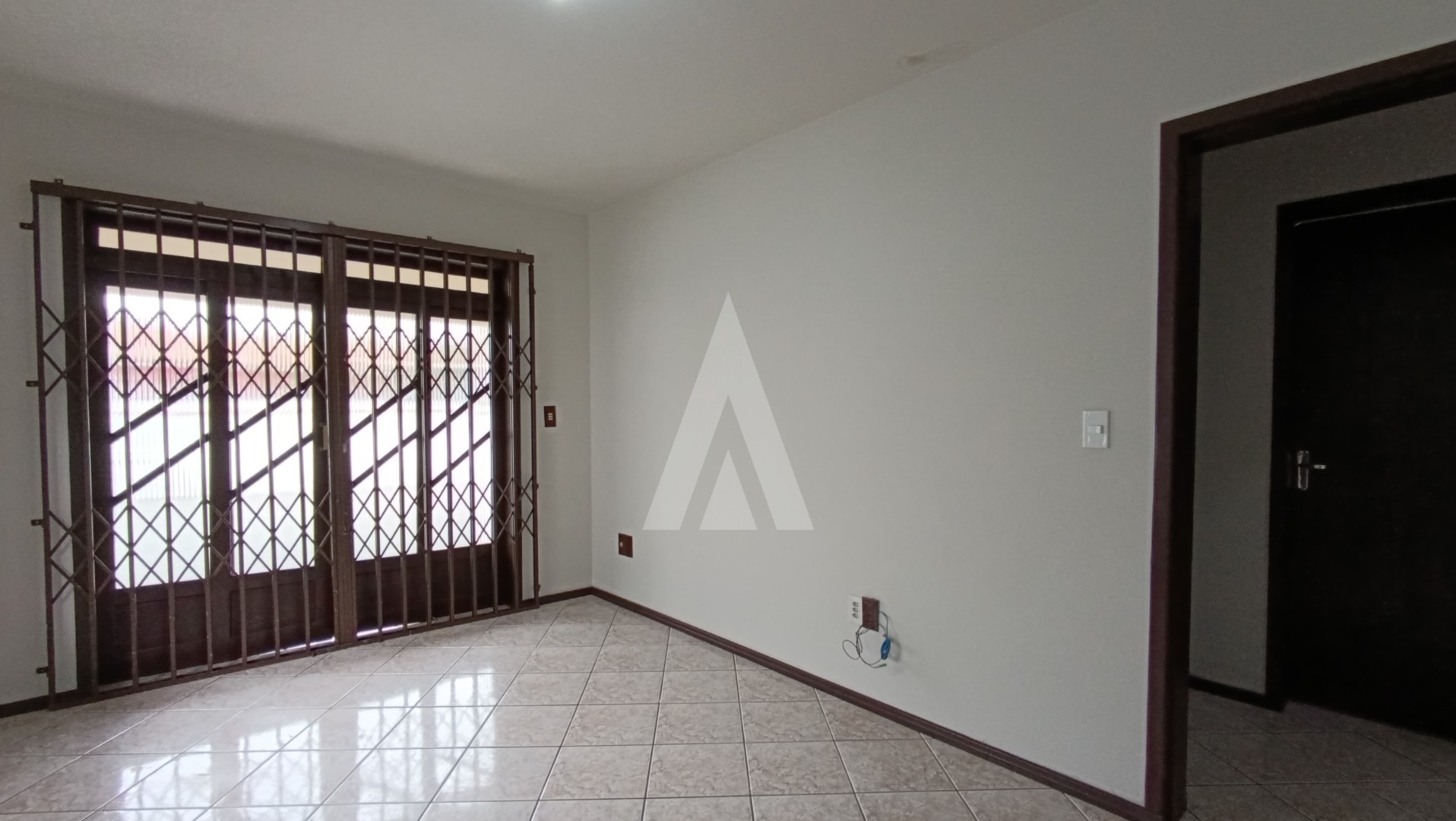 Casa localizada no bairro Aventureiro, composta por dois quartos, varanda e uma vaga de garagem coberta. — foto 5