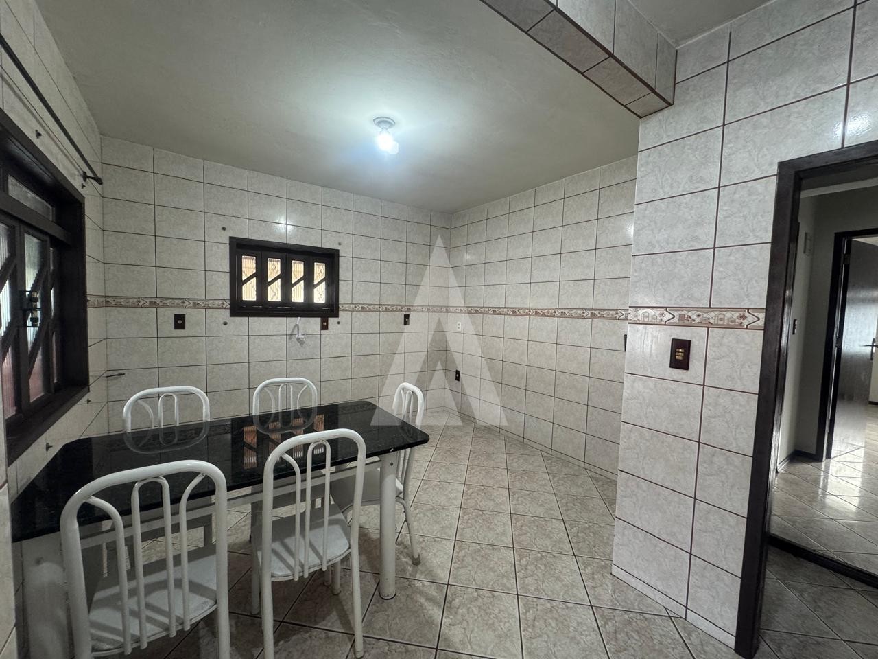 Casa localizada no bairro Aventureiro, composta por dois quartos, varanda e uma vaga de garagem coberta. — foto 2