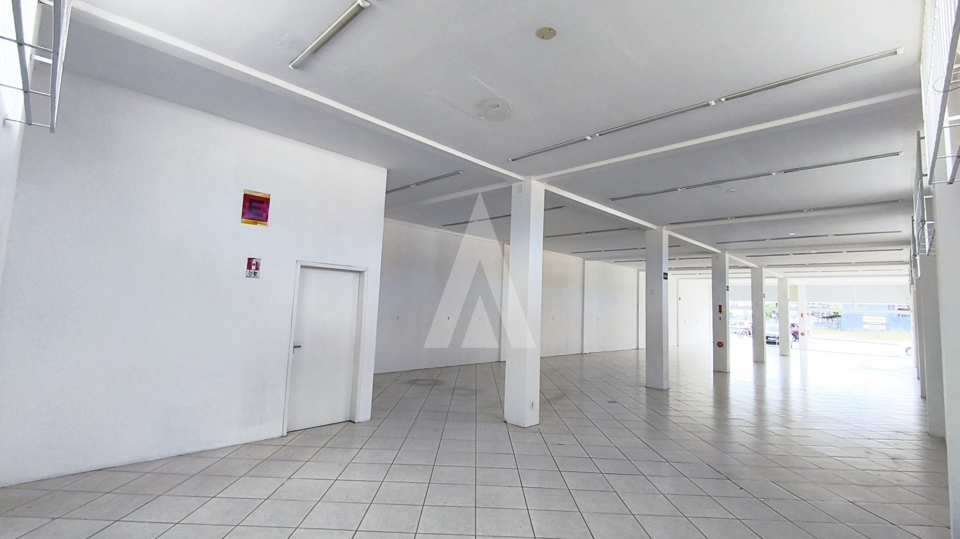 Sala comercial com 280 m, vitrine ampla e 3 vagas no Vila Nova — foto 3