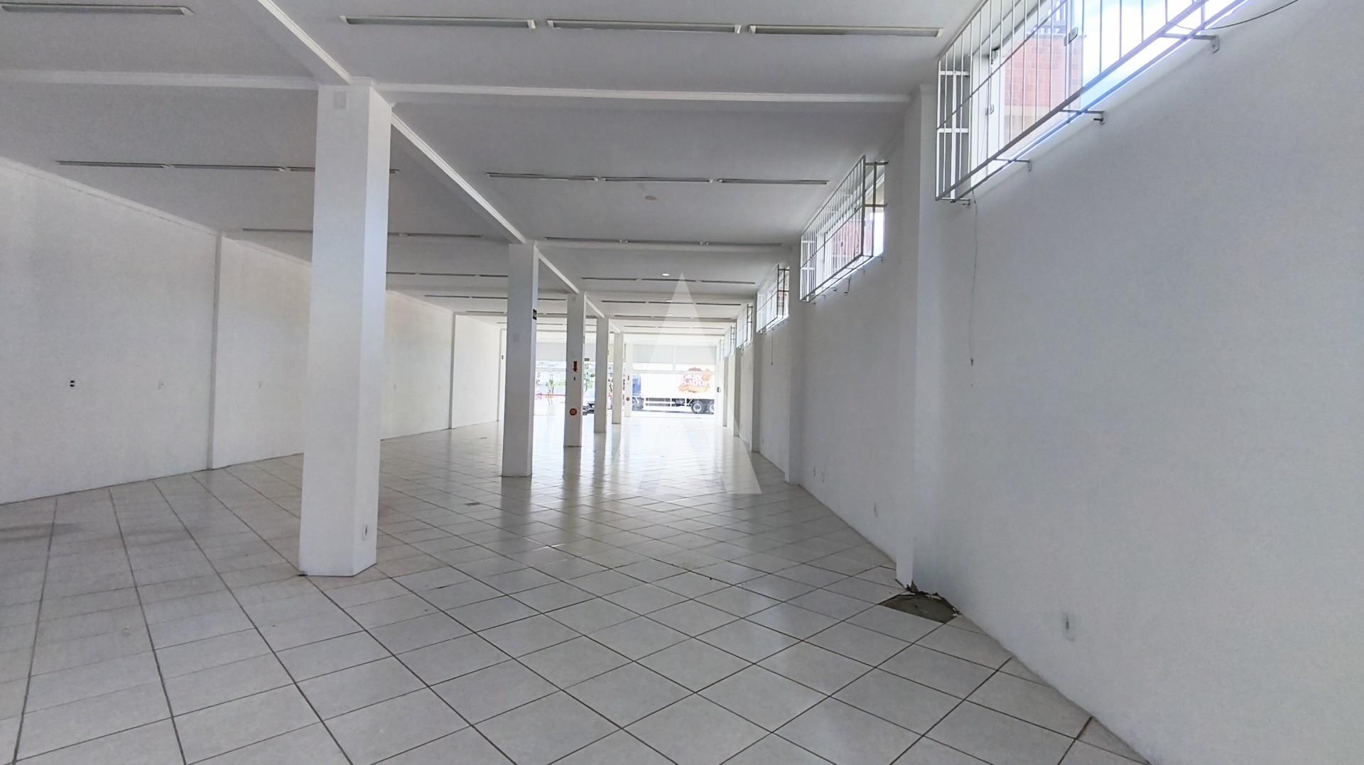 Sala comercial com 280 m, vitrine ampla e 3 vagas no Vila Nova — foto 4