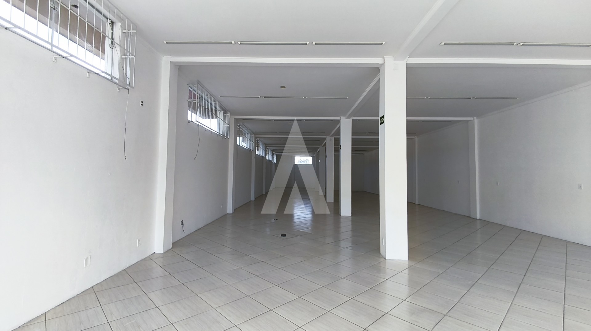 Sala comercial com 280 m, vitrine ampla e 3 vagas no Vila Nova — foto 7