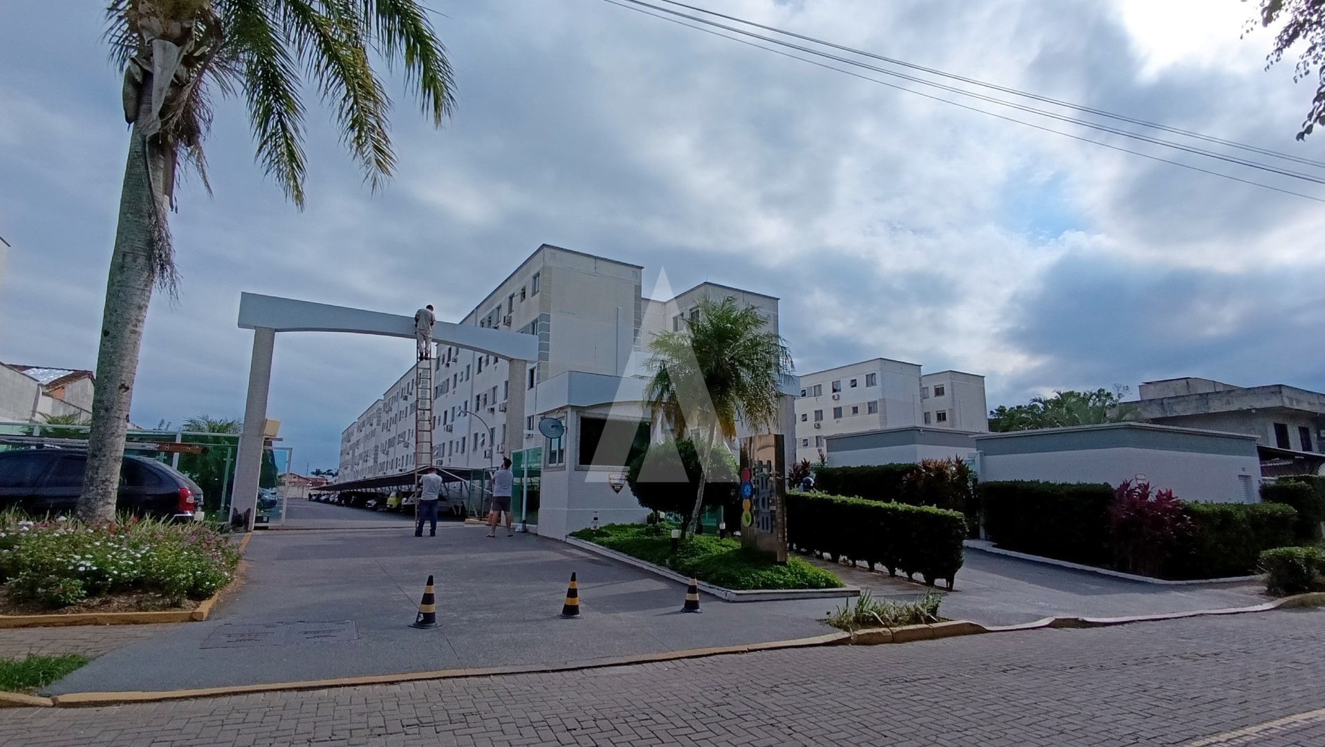 Apartamento no bairro Adhemar Garcia, com 2 quartos e 1 vaga de garagem coberta. - foto 1