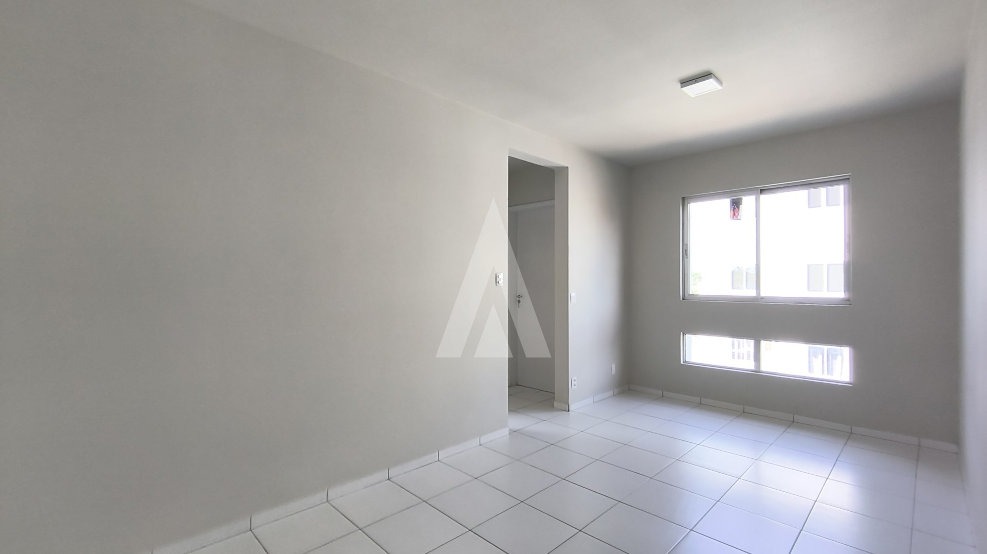 Apartamento com 2 quartos, no bairro Vila Nova. — foto 2