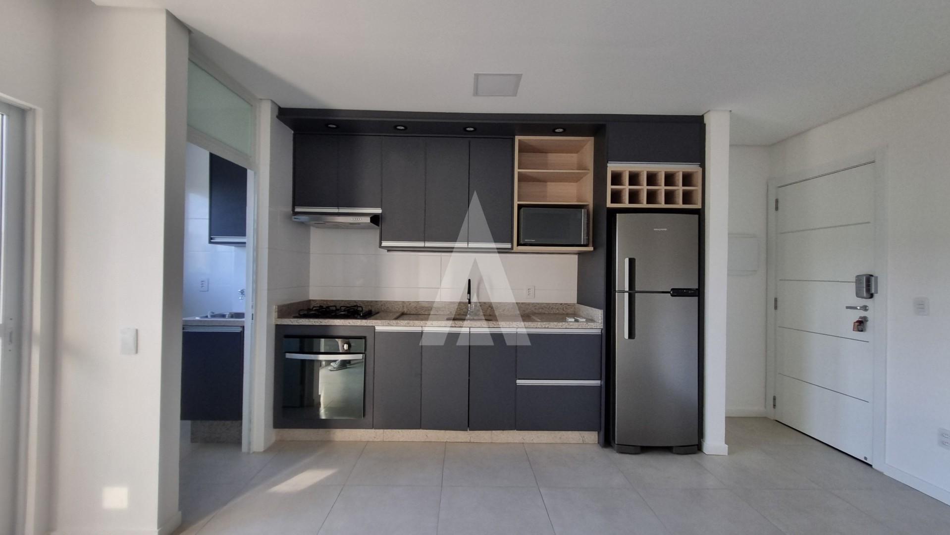 Apartamento no bairro Costa e Silva com 2 quartos sendo uma suíte com sacada e uma vaga de garagem individual e coberta. — foto 4