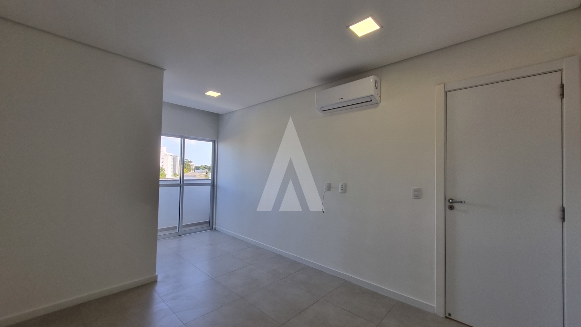 Apartamento no bairro Costa e Silva com 2 quartos sendo uma suíte com sacada e uma vaga de garagem individual e coberta. — foto 7