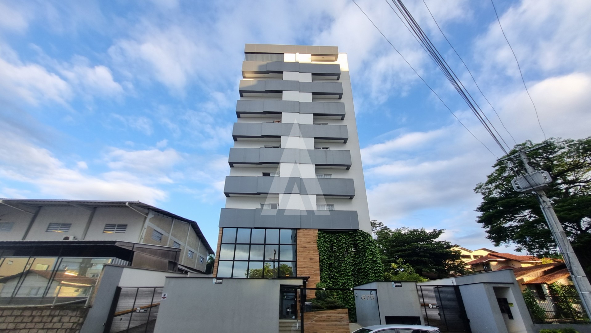 Apartamento com 2 quartos sendo uma suíte com sacada, localizado no bairro Costa e Silva. - foto 1