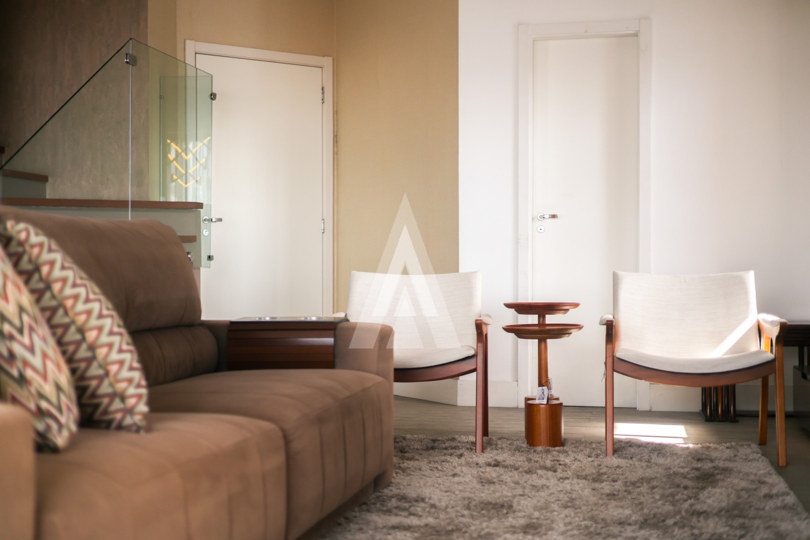 Cobertura alto padrão mobiliada com 03 suítes, sendo 01 com closet e com hidro bairro Centro, 4 vagas de garagem. — foto 3